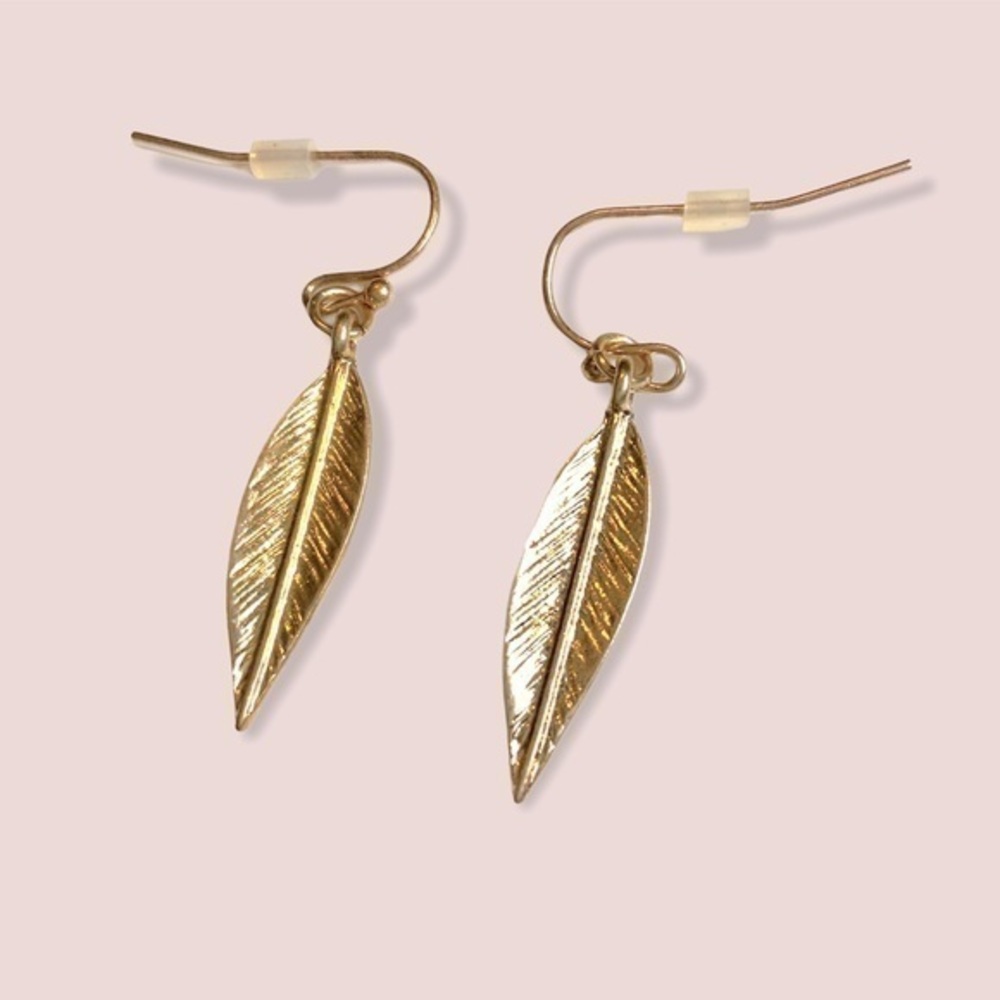 Gold feather drop‎ earrings